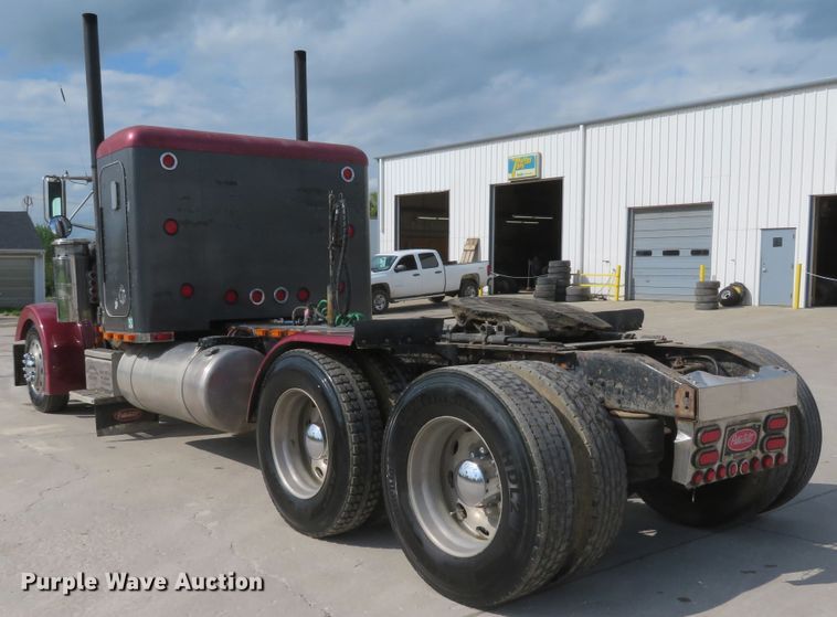 image for item GB9955 1992 Peterbilt 379 semi truck