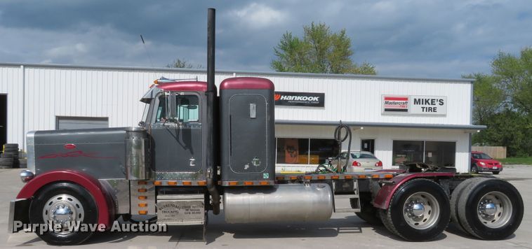 image for item GB9955 1992 Peterbilt 379 semi truck