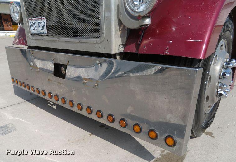 image for item GB9955 1992 Peterbilt 379 semi truck