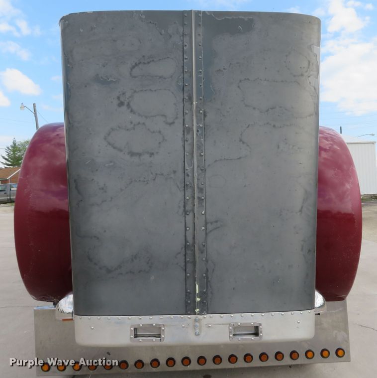 image for item GB9955 1992 Peterbilt 379 semi truck