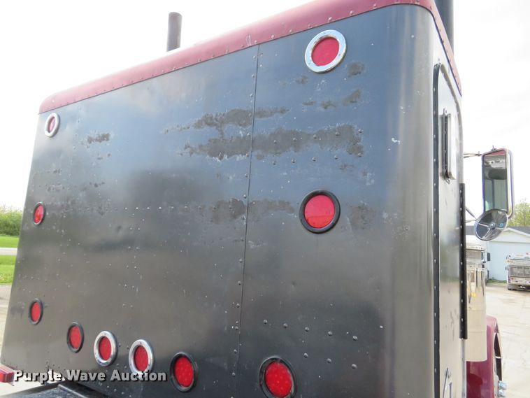 image for item GB9955 1992 Peterbilt 379 semi truck