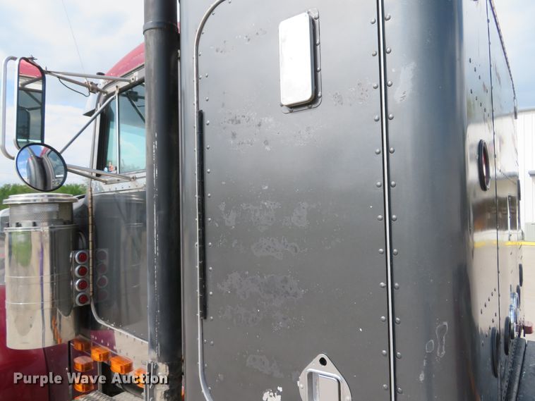 image for item GB9955 1992 Peterbilt 379 semi truck