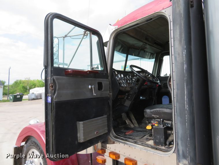 image for item GB9955 1992 Peterbilt 379 semi truck