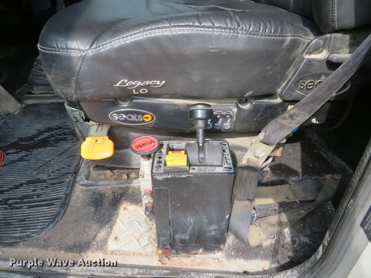 image for item GB9955 1992 Peterbilt 379 semi truck