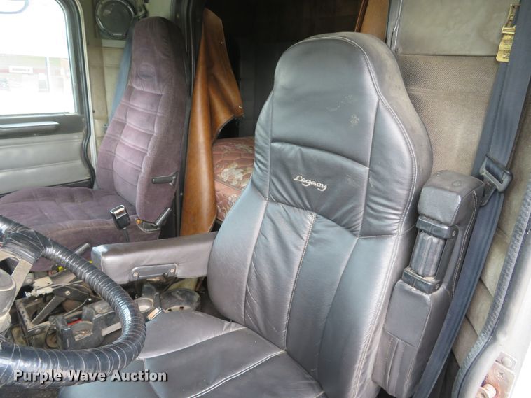 image for item GB9955 1992 Peterbilt 379 semi truck