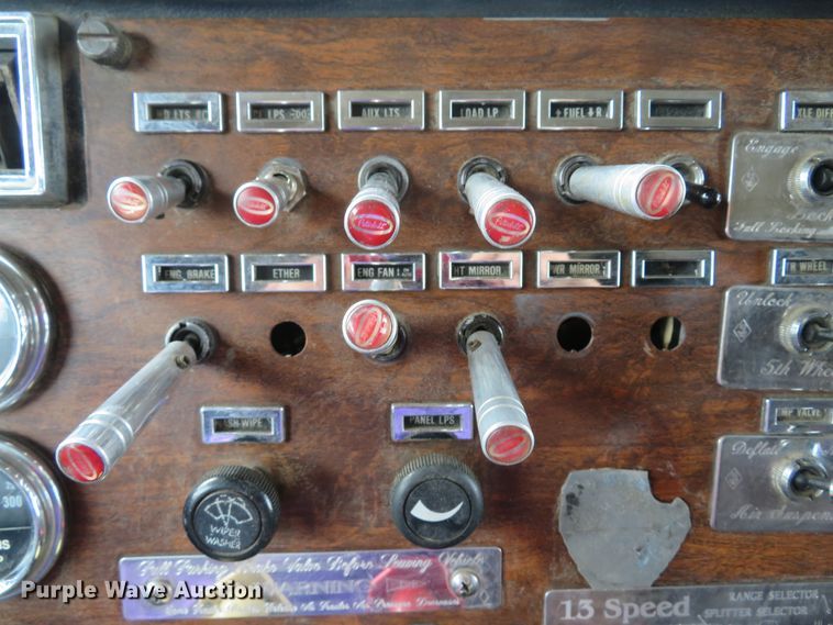 image for item GB9955 1992 Peterbilt 379 semi truck