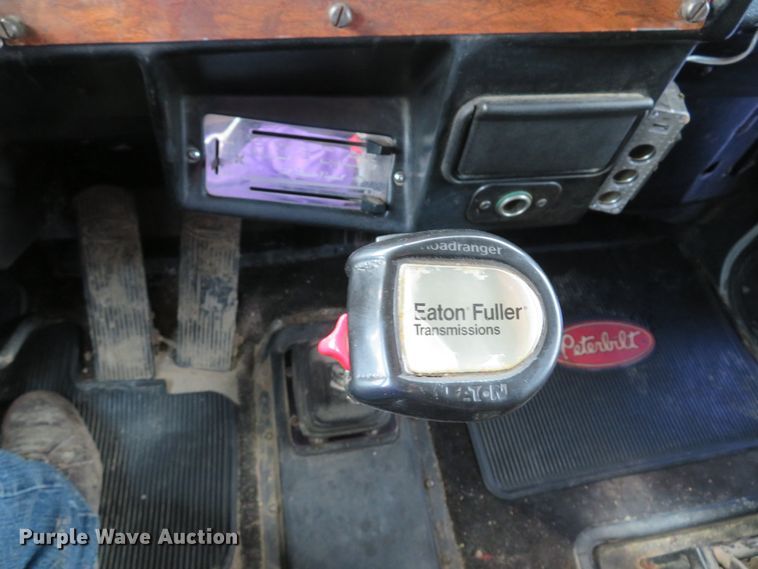 image for item GB9955 1992 Peterbilt 379 semi truck