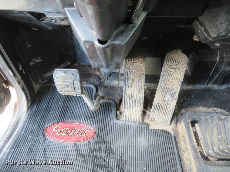 image for item GB9955 1992 Peterbilt 379 semi truck