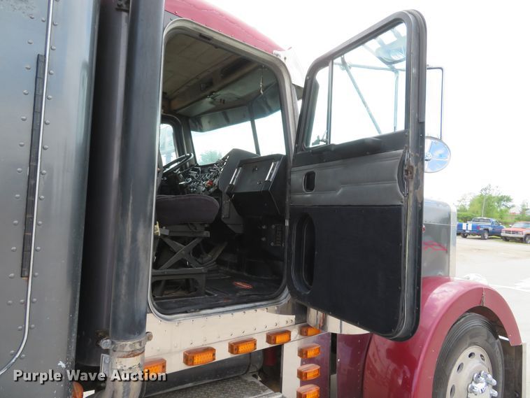 image for item GB9955 1992 Peterbilt 379 semi truck