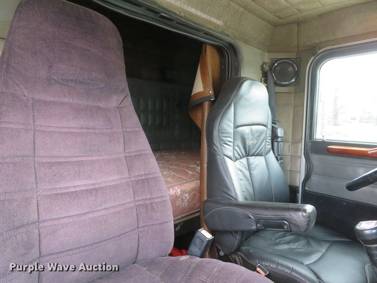 image for item GB9955 1992 Peterbilt 379 semi truck