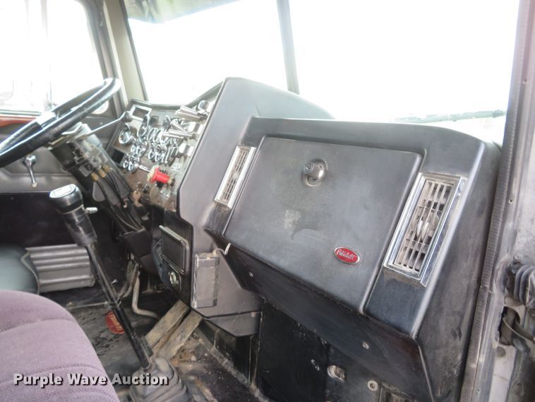 image for item GB9955 1992 Peterbilt 379 semi truck