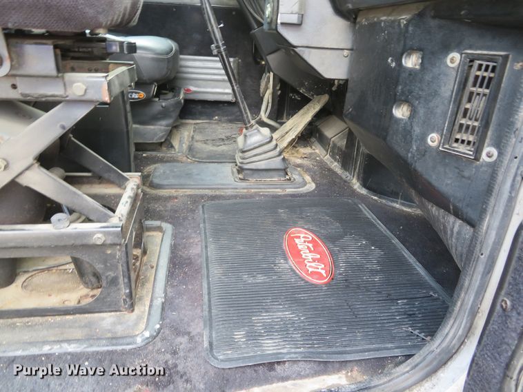 image for item GB9955 1992 Peterbilt 379 semi truck