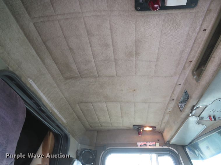 image for item GB9955 1992 Peterbilt 379 semi truck