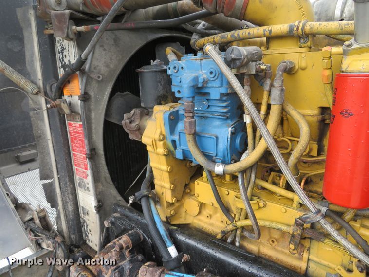 image for item GB9955 1992 Peterbilt 379 semi truck