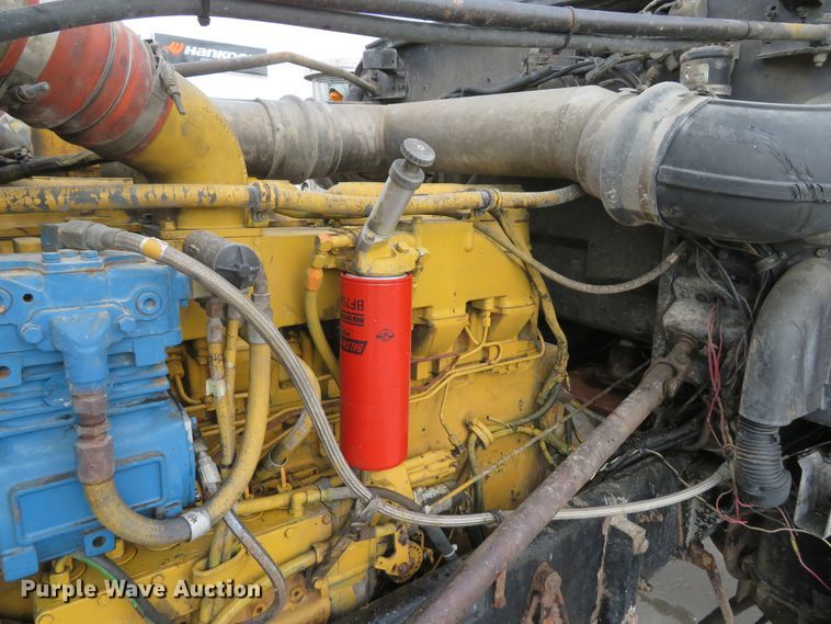 image for item GB9955 1992 Peterbilt 379 semi truck