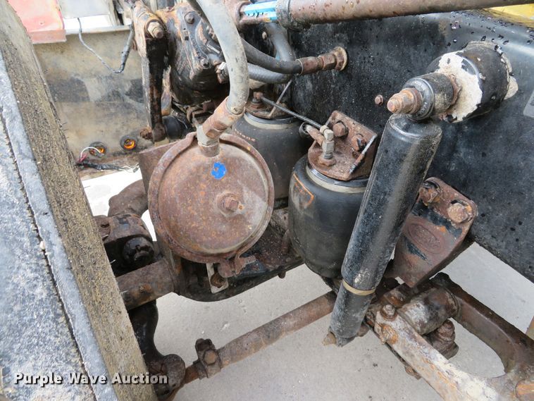 image for item GB9955 1992 Peterbilt 379 semi truck