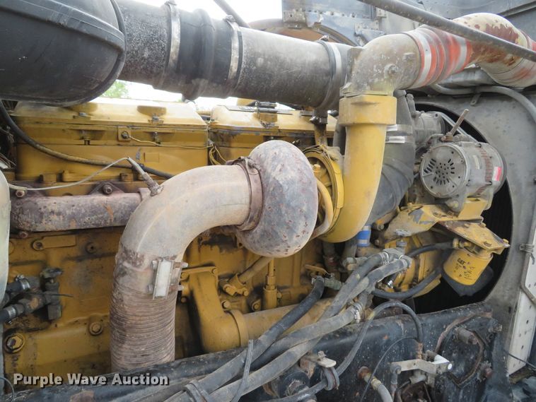 image for item GB9955 1992 Peterbilt 379 semi truck