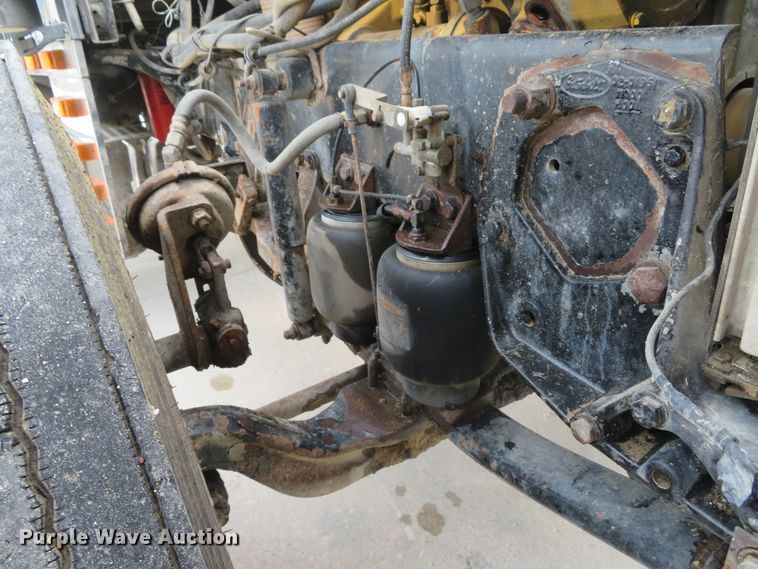 image for item GB9955 1992 Peterbilt 379 semi truck