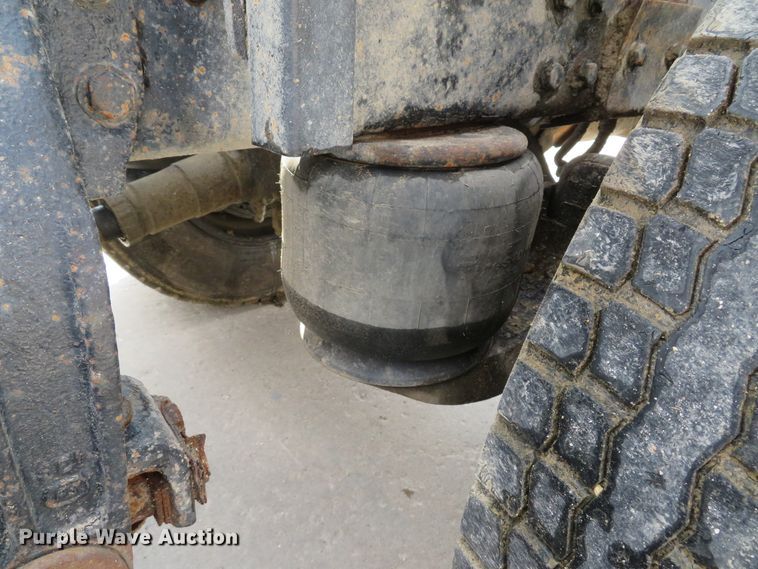 image for item GB9955 1992 Peterbilt 379 semi truck