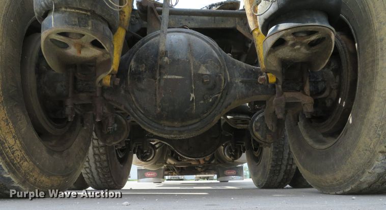 image for item GB9955 1992 Peterbilt 379 semi truck