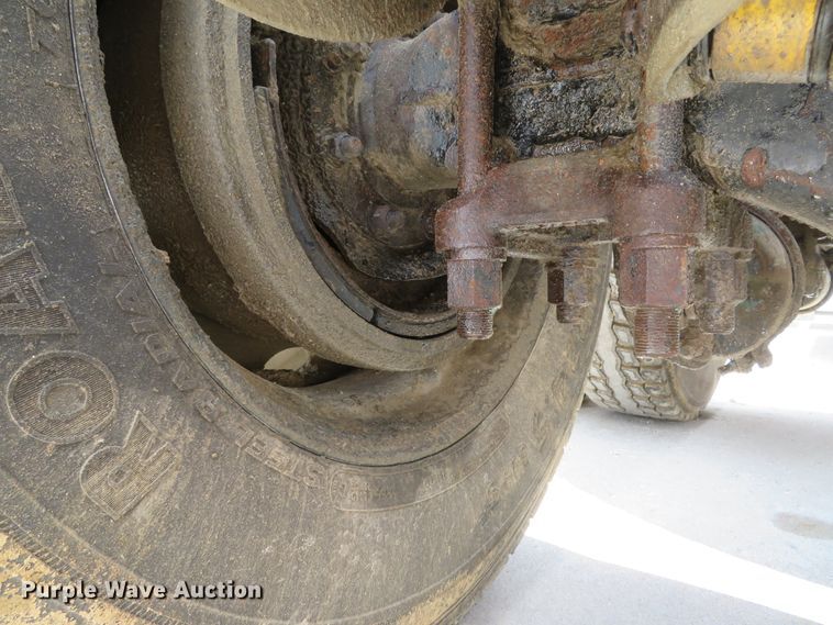 image for item GB9955 1992 Peterbilt 379 semi truck