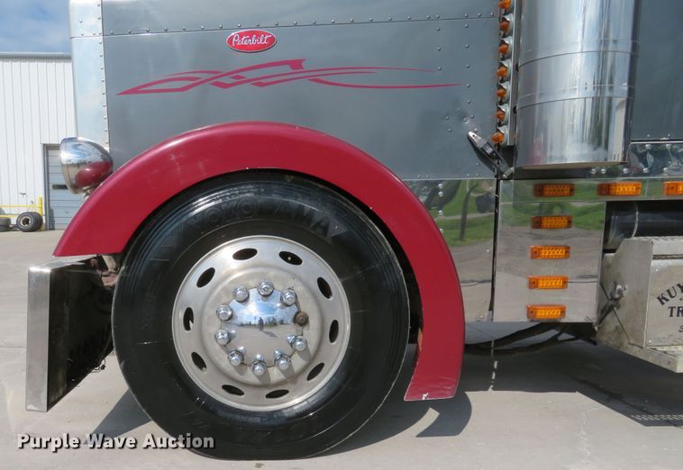 image for item GB9955 1992 Peterbilt 379 semi truck