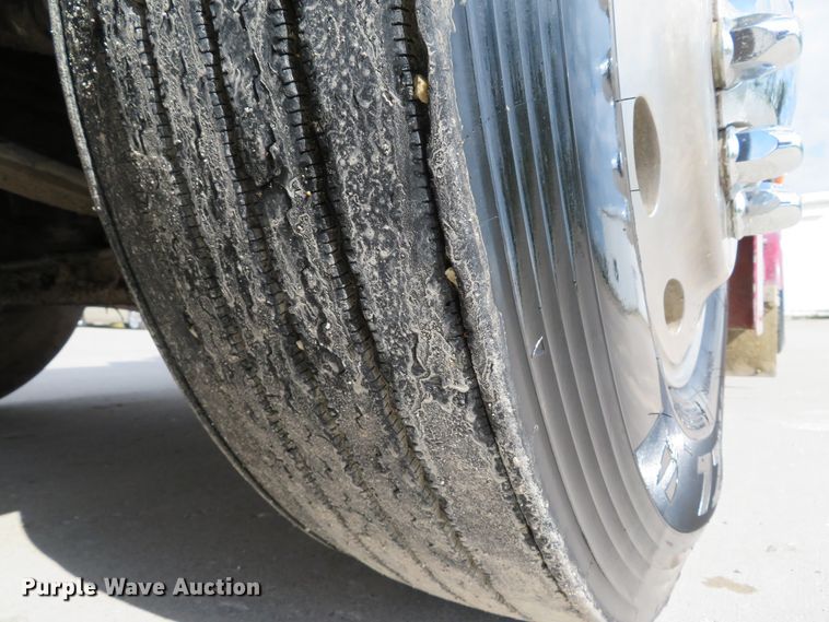 image for item GB9955 1992 Peterbilt 379 semi truck