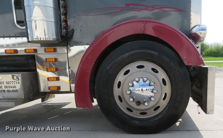 image for item GB9955 1992 Peterbilt 379 semi truck