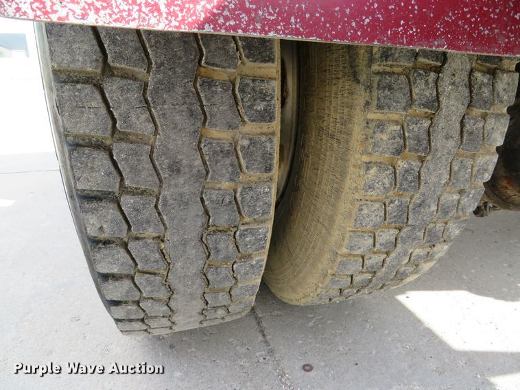 image for item GB9955 1992 Peterbilt 379 semi truck