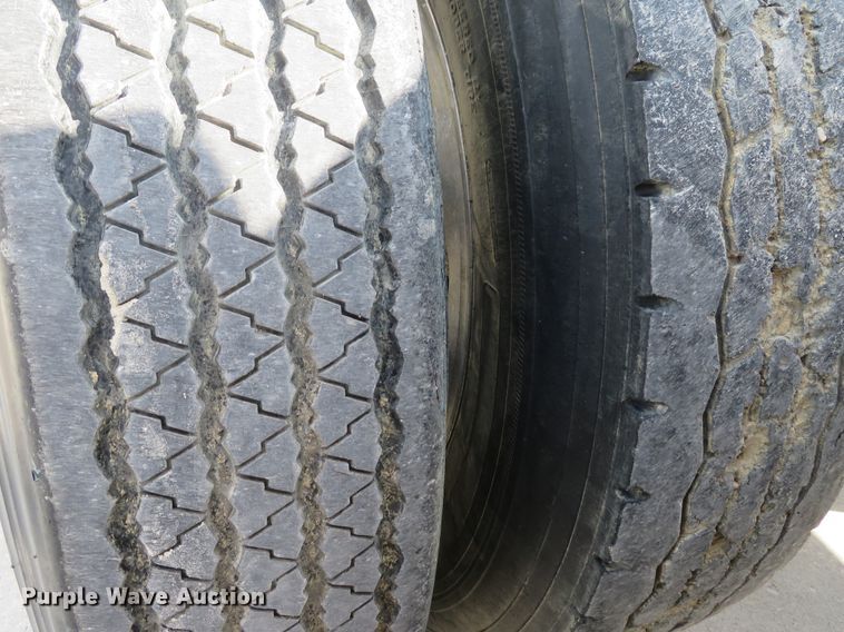 image for item GB9955 1992 Peterbilt 379 semi truck