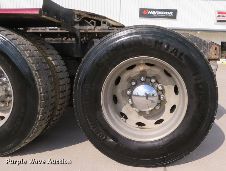 image for item GB9955 1992 Peterbilt 379 semi truck