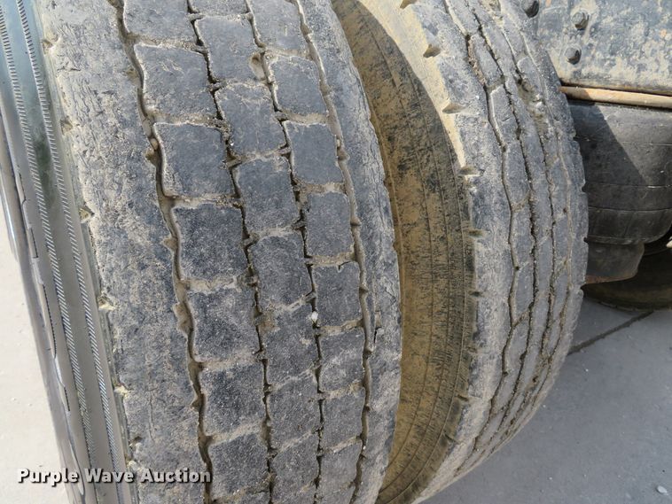 image for item GB9955 1992 Peterbilt 379 semi truck