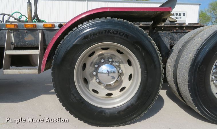 image for item GB9955 1992 Peterbilt 379 semi truck