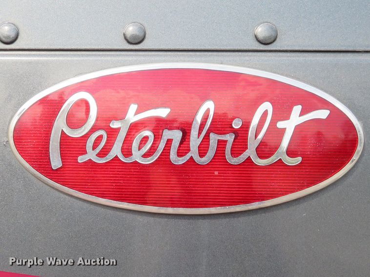 image for item GB9955 1992 Peterbilt 379 semi truck