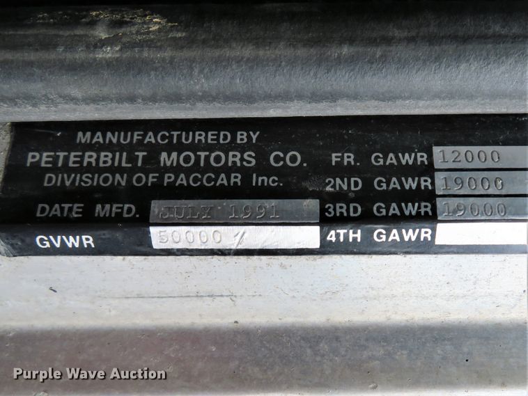 image for item GB9955 1992 Peterbilt 379 semi truck