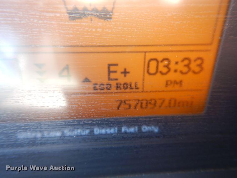 image for item GE9393 2012 Volvo VN semi truck