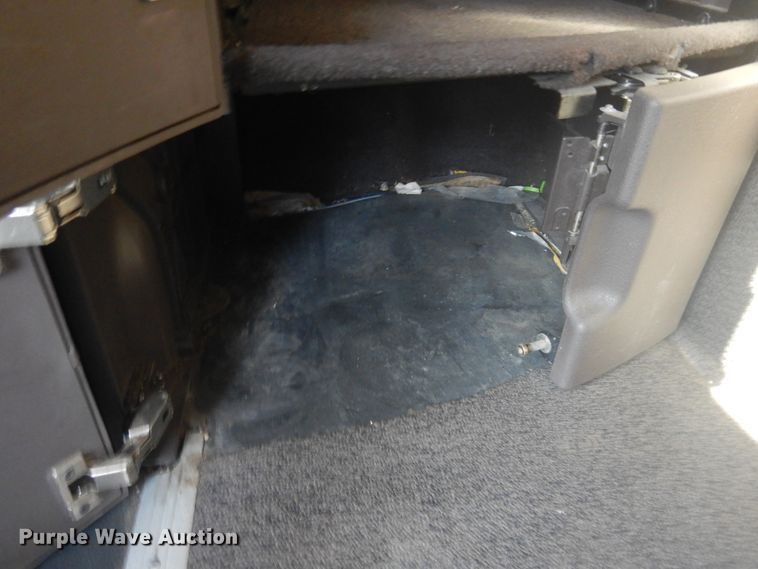 image for item GE9393 2012 Volvo VN semi truck