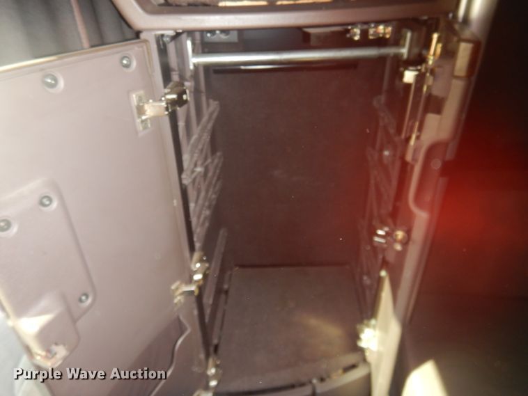 image for item GE9393 2012 Volvo VN semi truck