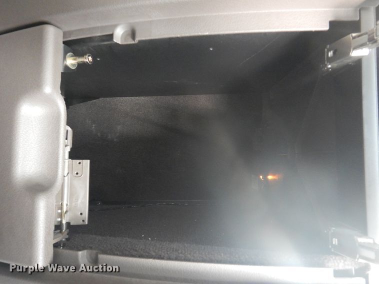 image for item GE9393 2012 Volvo VN semi truck