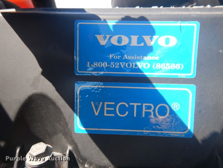 image for item GE9393 2012 Volvo VN semi truck