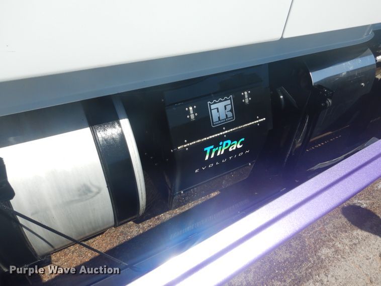 image for item GE9393 2012 Volvo VN semi truck