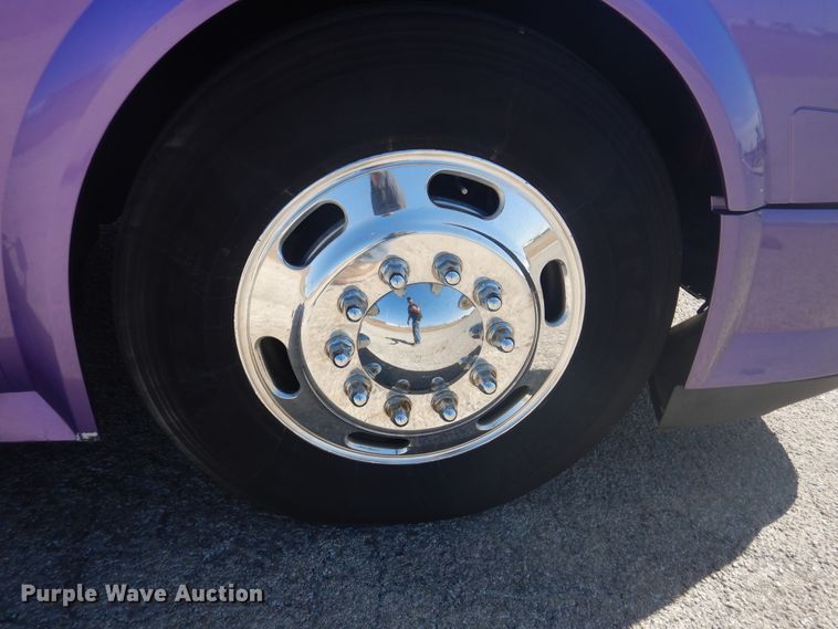 image for item GE9393 2012 Volvo VN semi truck