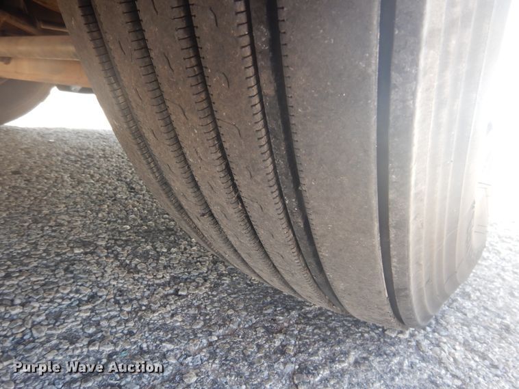 image for item GE9393 2012 Volvo VN semi truck