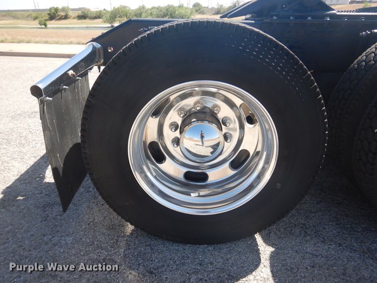 image for item GE9393 2012 Volvo VN semi truck