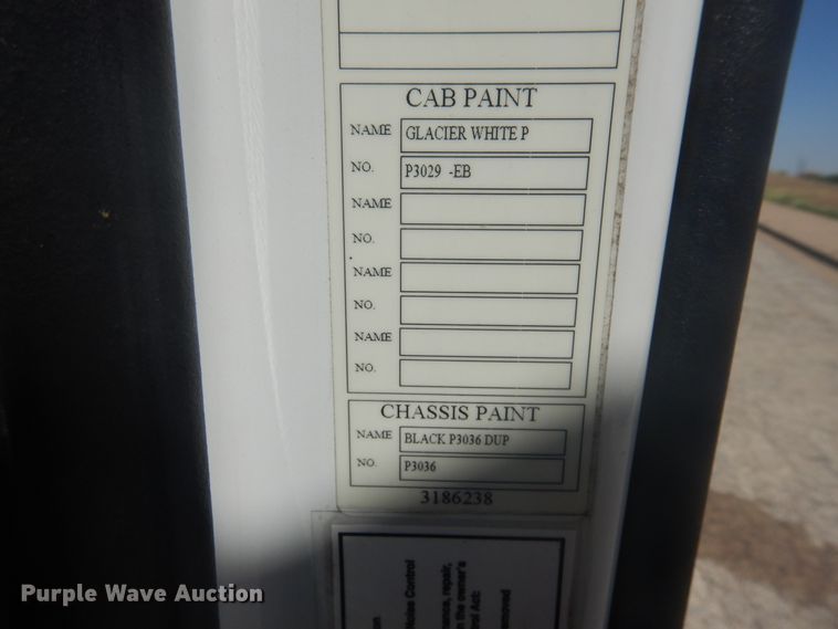 image for item GE9393 2012 Volvo VN semi truck