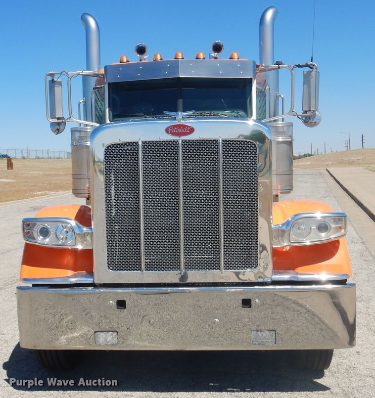 image for item GE9396 2010 Peterbilt 389 semi truck