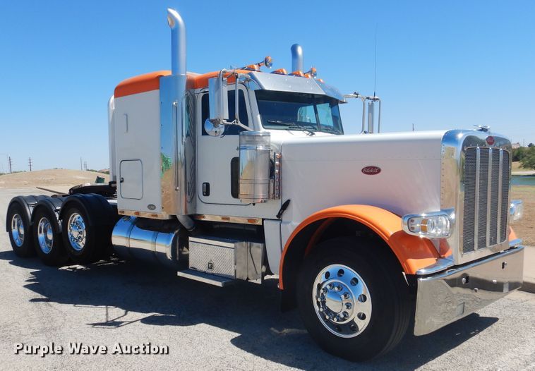 image for item GE9396 2010 Peterbilt 389 semi truck