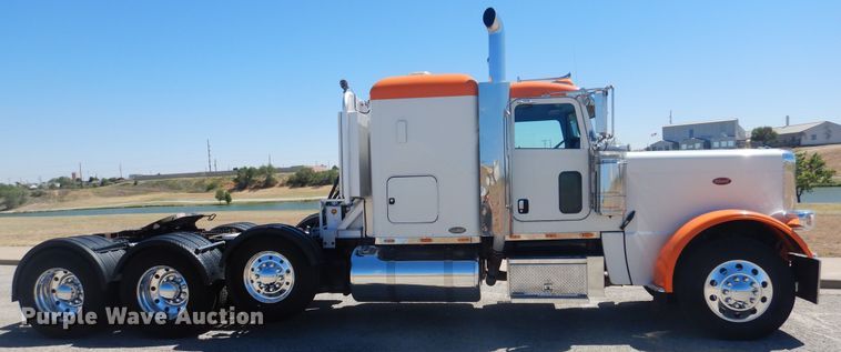 image for item GE9396 2010 Peterbilt 389 semi truck