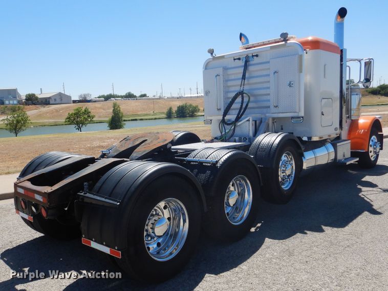 image for item GE9396 2010 Peterbilt 389 semi truck