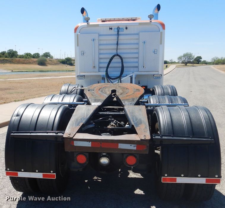 image for item GE9396 2010 Peterbilt 389 semi truck